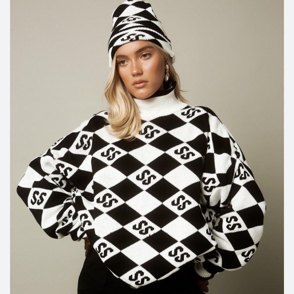 Monochrome Diamond Pattern Turtleneck Sweater